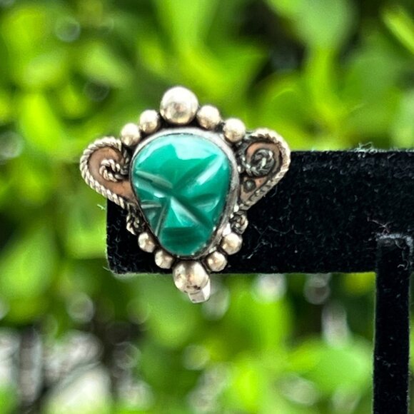 Vintage 1940's Mexican Alpaca Silver Green Tribal Mask Earrings Screw Back Aztec - Picture 2 of 8